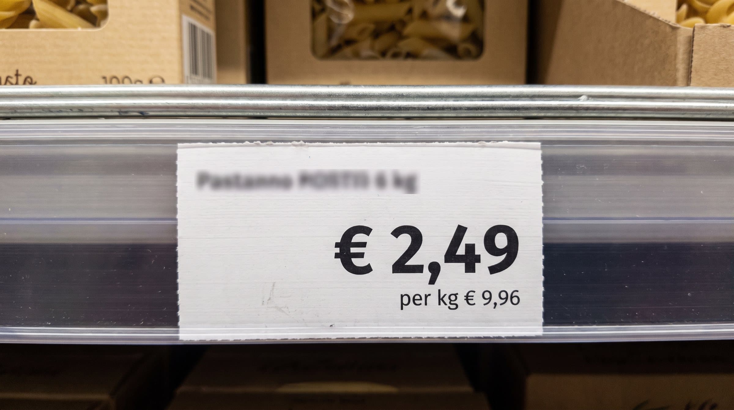 Schaplabel in een Nederlandse supermarkt met de prijs per kilo